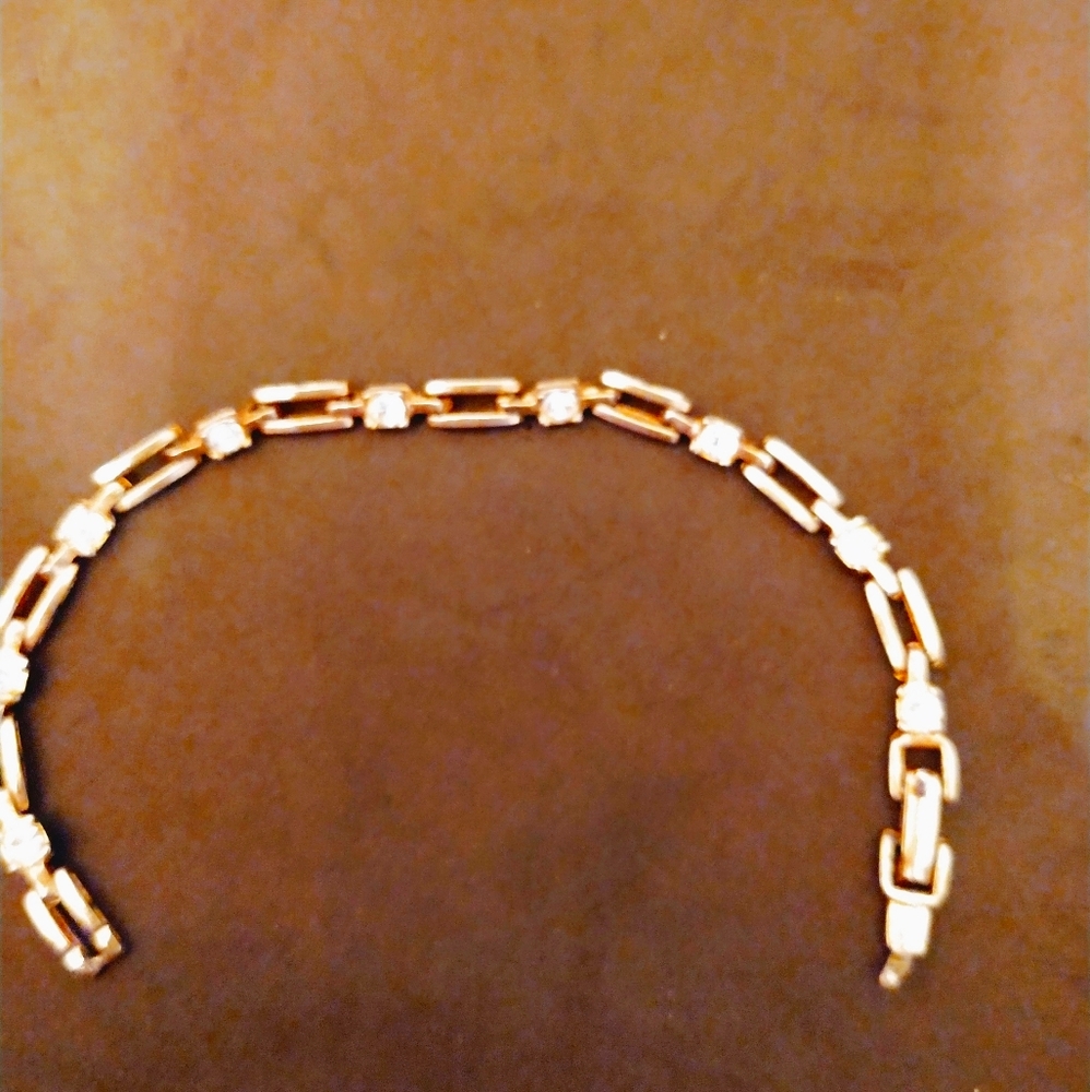Gorgeous vintage gold tone link style bracelet